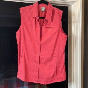 Sleeveless, button up, L
